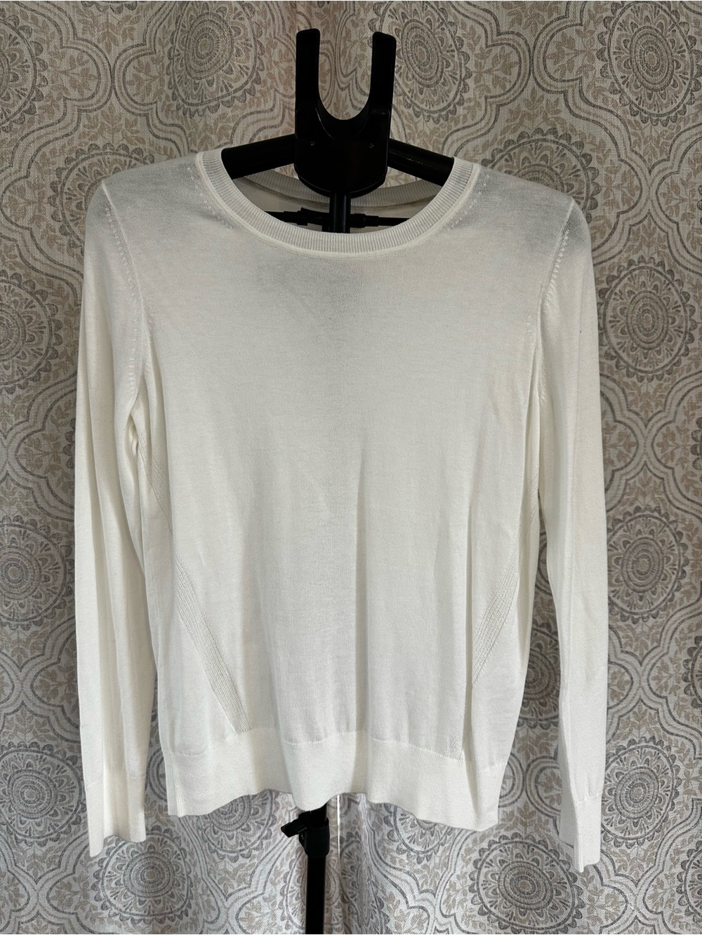 Banana Rebublic White Lightweight Long-Sleeve Crewneck